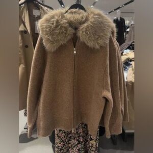 100% Wool jacket with faux fur collar